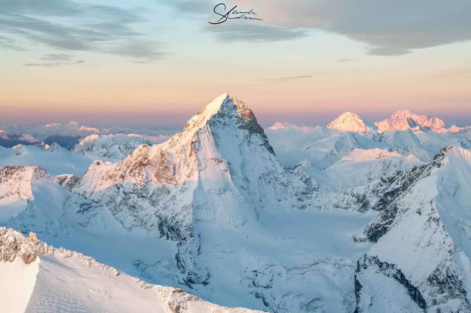 Gipfel in der Morgenröte – Dent Blanche